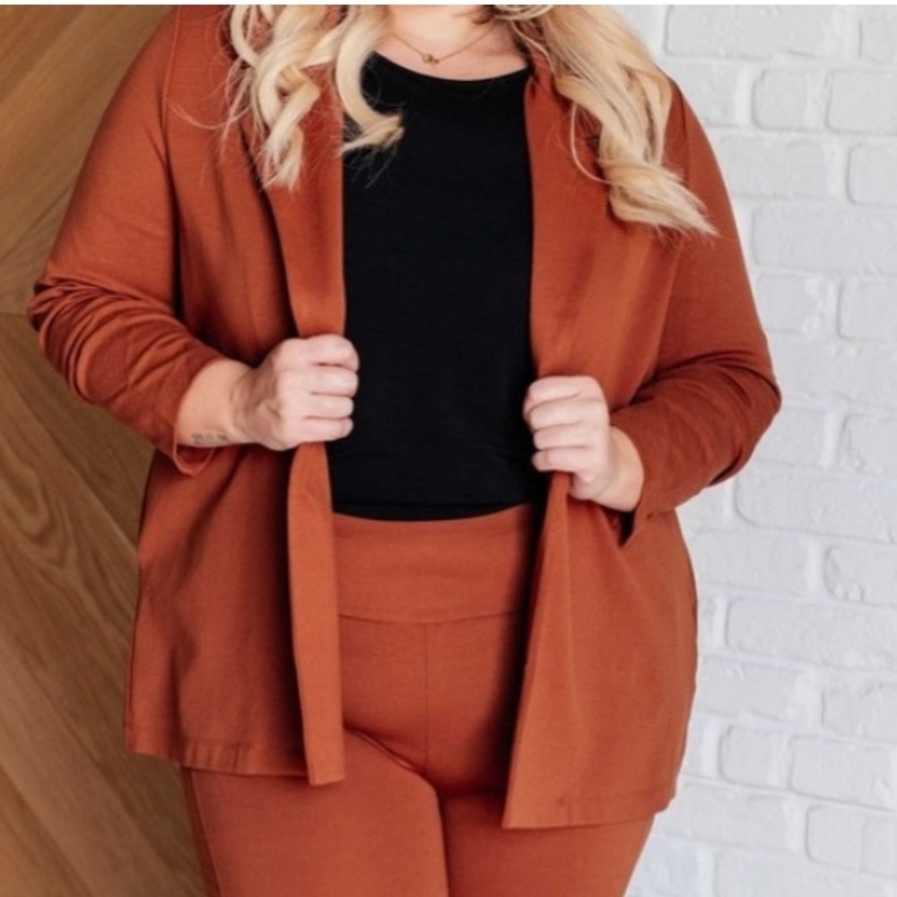 🟠NWT! DEAR SCARLETT Plus Magic Ruched 3/4 Sleeve Blazer in Rust 1X